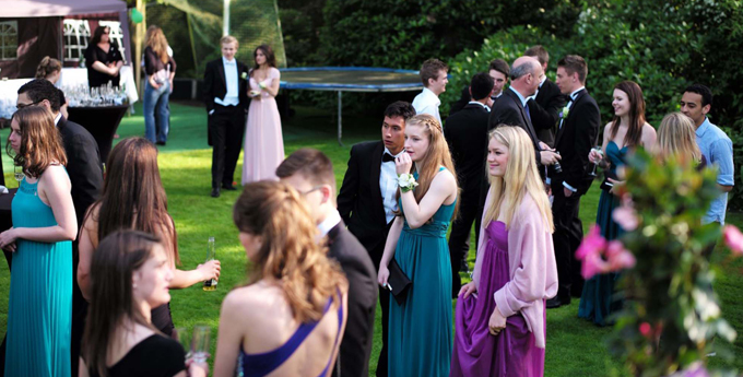 Small outdoor proms can be more casual.